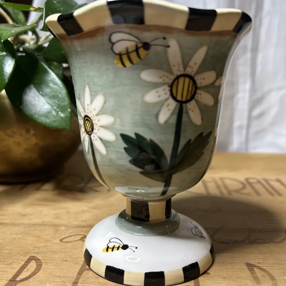Charming Bumble Bee And Daisy Candle Holder 5” Tall